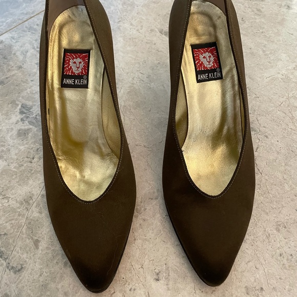 Anne Klein Brown Satin Stilettos - Picture 4 of 7